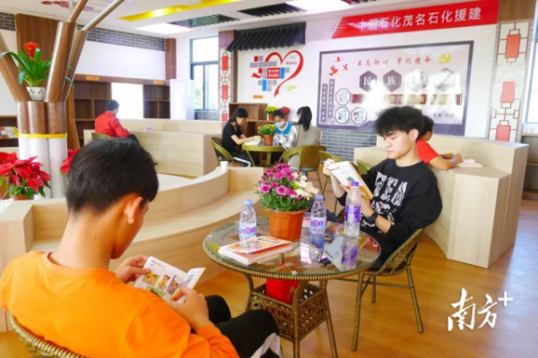 广东南路革命化州教育基地多媒体阅览室