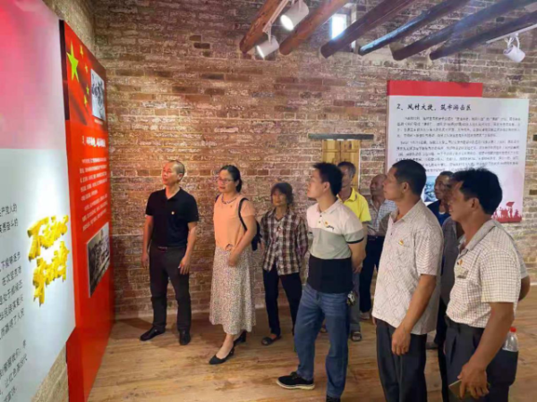 开展革命传统教育。 开展革命传统教育。