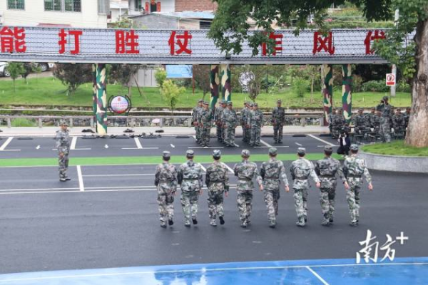 党员干部学习国防教育专题实训课程。  受访者供图 党员干部学习国防教育专题实训课程。  受访者供图