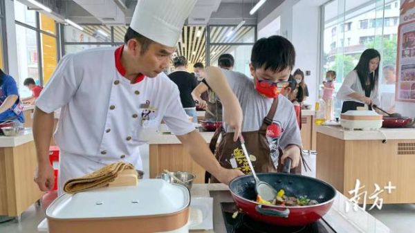 依托“南粤家政”工程,开平培养了不少实用型人才队伍。 通讯员供图