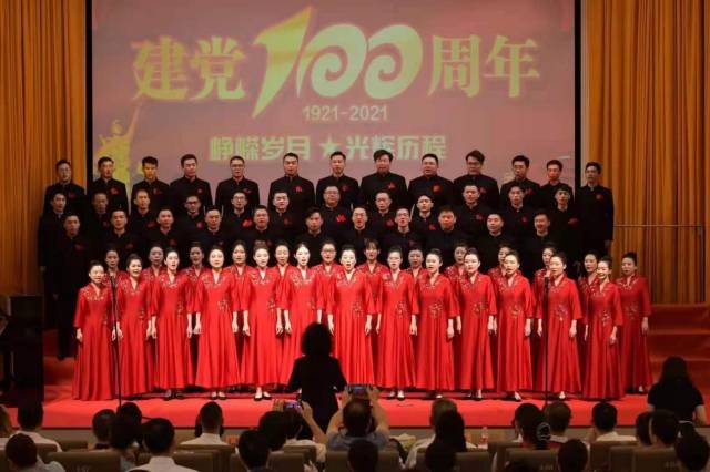 南山区国资局党委举行“唱支赞歌给党听”主题合唱比赛。 南山区国资局党委举行“唱支赞歌给党听”主题合唱比赛。