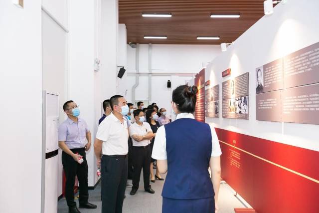 区纪委监委党总支围绕“行·在南山”主题线路开展主题党日活动。 区纪委监委党总支围绕“行·在南山”主题线路开展主题党日活动。