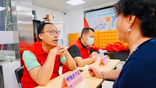 前海蛇口自贸区医院党委呼吸支部5月17日主题党日活动:呼吸系统疾病及高血压防治义诊活动。 前海蛇口自贸区医院党委呼吸支部5月17日主题党日活动:呼吸系统疾病及高血压防治义诊活动。