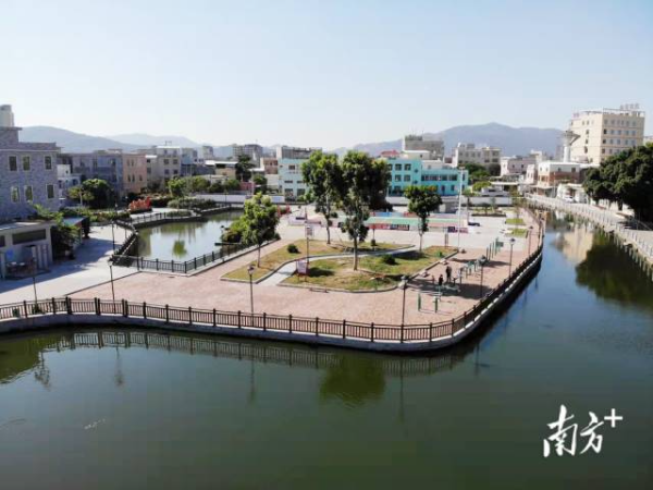 前陇二村党建文化广场。受访者供图