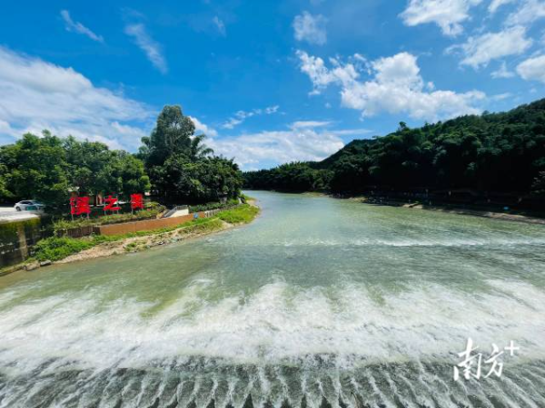 风光秀丽的溪美村。杨可 摄